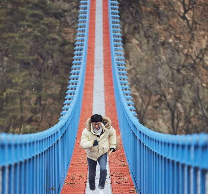 인생샷 명소로 난리난 ‘높이 100m’ 국내 최대 규모 출렁다리