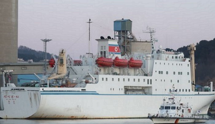 만경봉 92호에 기름 없다며 ‘주유 서비스’ 요청했다가 취소한 북한