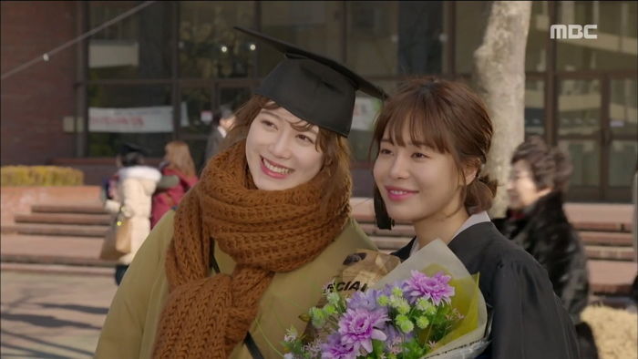 졸업식날 사간 꽃다발로 사진만 찍고 ‘환불’해달라는 손님들