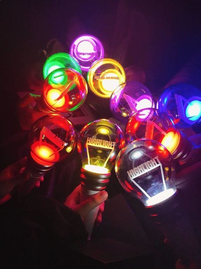 12 K-Pop Idol‘s Fan Club Glow Sticks