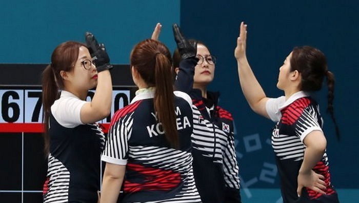 컬링 훈련 없는 휴일엔 부모님 도와 ‘마늘 농사’ 짓는 안경 선배