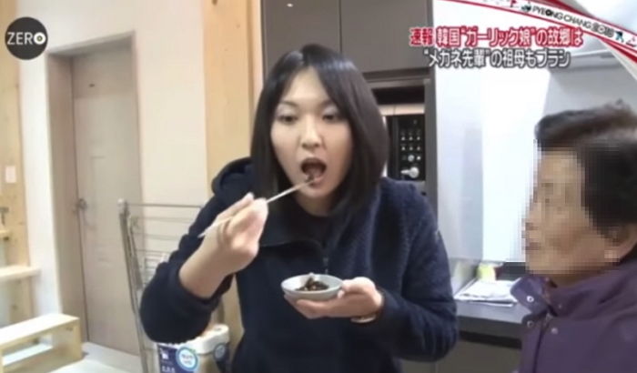 ‘안경선배’ 김은정 할머니 마늘밭 찾아가 마늘장아찌 시식한 일본 방송