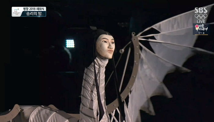 개회식에 이어 ‘미친 존재감’으로 폐회식 피날레 장식한 인면조