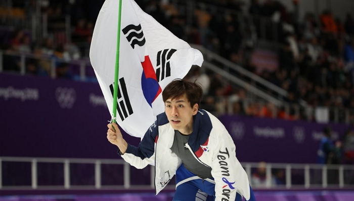 평창 동계올림픽 폐막식서 ‘빙속 황제’ 이승훈이 태극기 든다
