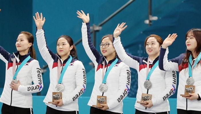 컬링 대표팀 “광고·인터뷰 섭외 전화만 150통 왔어요”