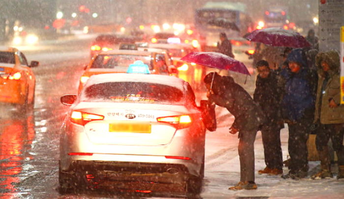 “강력 범죄 악용되면”···‘택시 합승’ 검토하는 정부에 누리꾼들이 쏟아낸 우려