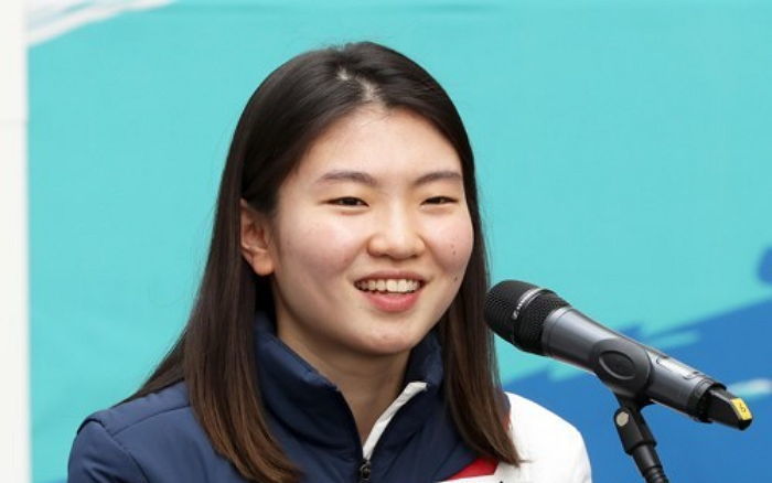 팬들 있는 고독한 방에 ‘하트 영상’ 투척하고 사라진 심석희
