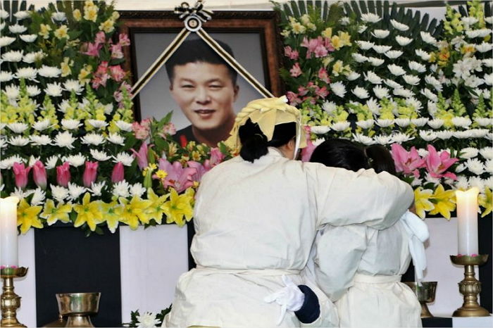 “난 천천히 올라갈게”…질식한 동료 먼저 구하다 세상 떠난 아빠