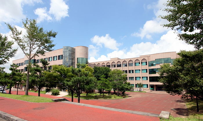 “남친과 헤어져라, CC하면 학점 안줄거다”···여대생 성추행하고 ‘갑질’한 대학교수