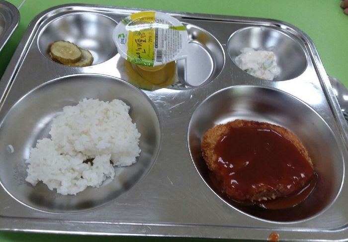 한끼에 ‘5천원’이라는 포항의 한 초등학교 급식 수준