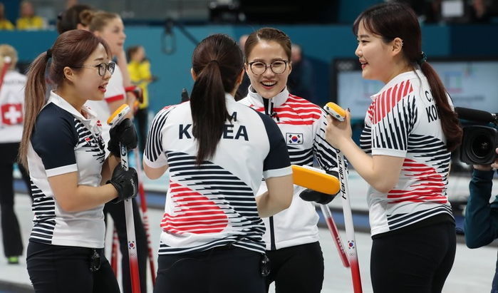 ‘컬벤져스’ 여자 컬링 대표팀, 무한도전 멤버들 만났다