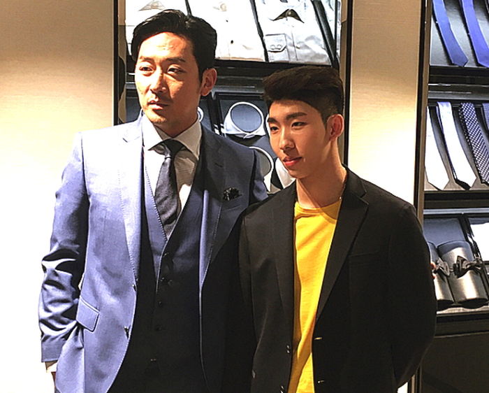 배우들 사이에서도 기죽지 않는 ‘슈트핏’으로 모델 포스 풍기는 ‘쇼트트랙’ 임효준