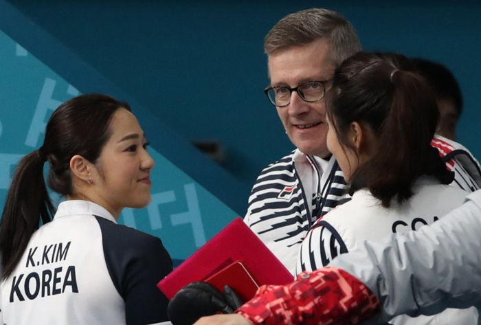 “제발 좀 지원해달라”…연맹에 편지 쓴 컬링 외국인 코치, 계약 만료돼 돌아갔다