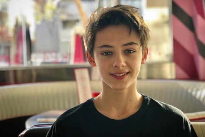 셀카 한 장으로 전 세계 누나들 밤잠 설치게 했던 ‘존잘’ 14살 소년