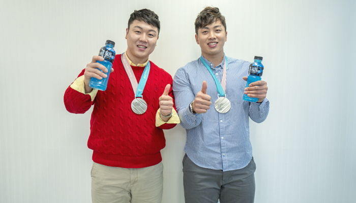‘코카콜라 파워에이드’ 모델 된 봅슬레이 ‘은메달’ 원윤종·서영우