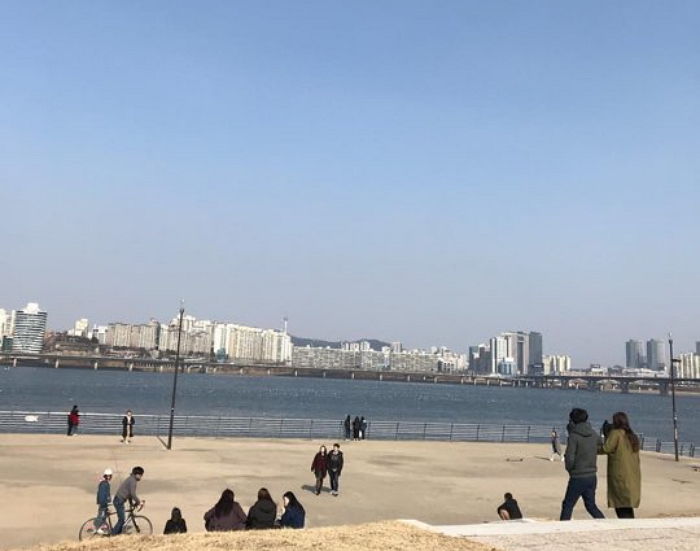 따뜻한 봄기운 성큼 다가오면서 앞으로 만나게 될 한강 풍경