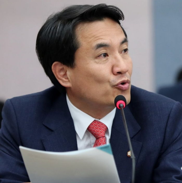 “일개 비서가 설쳐대 문제”…조국 민정수석에 막말한 자유한국당 김진태