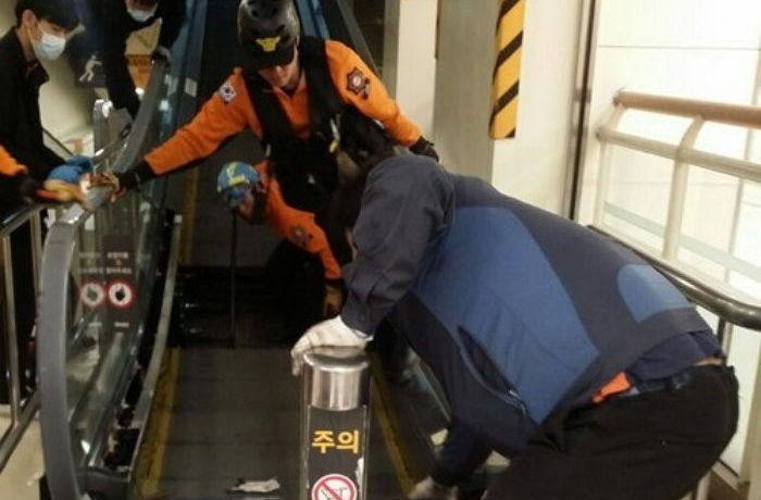 이마트 에스컬레이터 점검하다 사망한 21살 아들, 그리고 유가족들의 ‘절규’