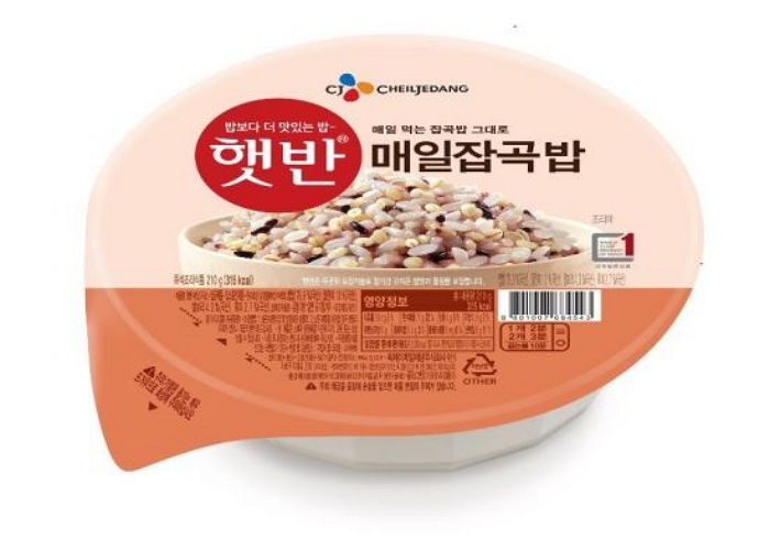 CJ제일제당, 건강 생각해 현미·흑미·보리 넣은 ‘햇반 매일잡곡밥’ 출시