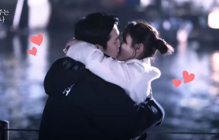 “미친듯이 해도 돼요?”···정해인과 키스씬 부끄러워 괜히 센 척(?)하는 손예진