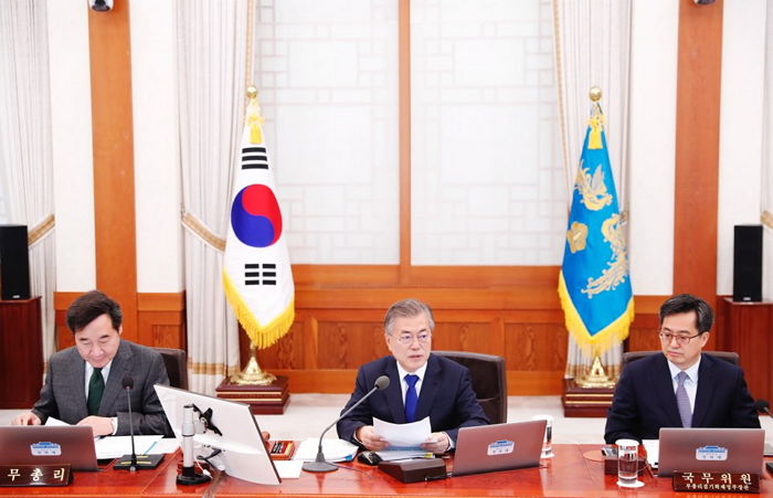 文 대통령, 어버이날 ‘임시 공휴일’ 지정 않기로 결정