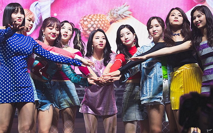 “코디 뭐하는 거냐”···팬들 화나게 만든 트와이스 컴백 쇼케이스 의상