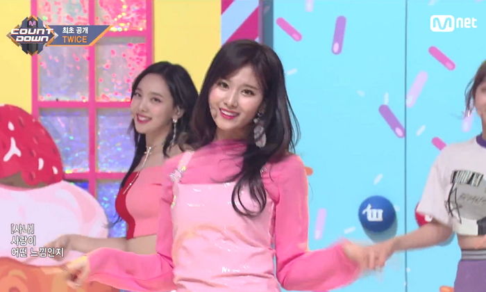 중독성 강한 멜로디로 대박난 트와이스 ‘왓 이즈 러브?’ 컴백 무대 최초 공개