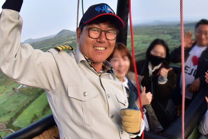숨진 제주도 열기구 조종사, 승객 살리려고 끝까지 조종간을 놓치 않았다