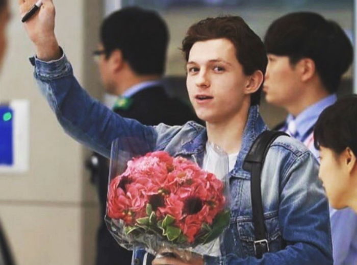 자동으로 열리는 ‘한국 변기’ 보고 감탄 연발하는 ‘스파이더맨’ 톰 홀랜드