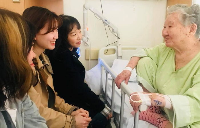 소녀상 지킨 이유로 벌금형 받은 후 ‘위안부’ 할머니 찾아뵌 대학생