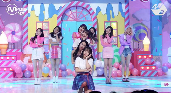 “이래도 안 봐?”…흑발+핑크 조합으로 레전드 무대 찍은 나연♥사나