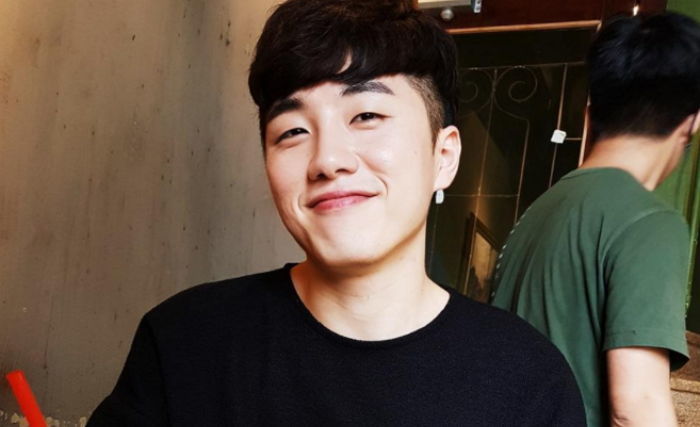 ‘사재기 논란’ 닐로, 엑소·트와이스 꺾고 5개 차트서 1위 기록