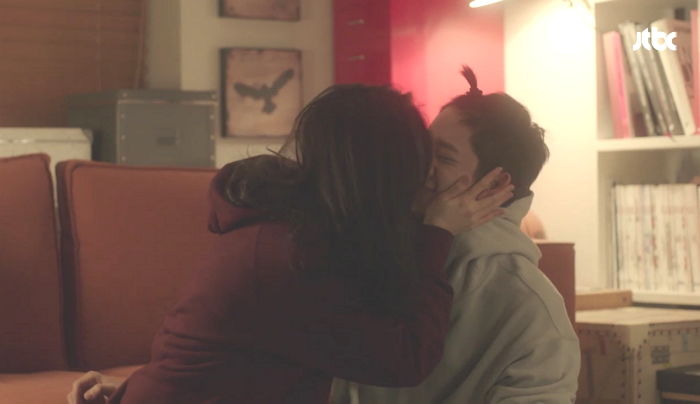 연기인지 실제인지 구분 안 가는 ‘손예진♥정해인’ 사과머리 뽀뽀