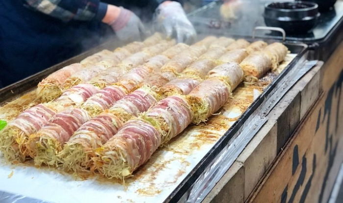 삼겹살에 아삭한 채소 넣어 돌돌 말아 구워주는 광주 명물 ‘삼뚱이’