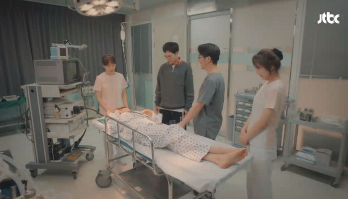 내시경 받다 마취약에 취해 짝남한테 고백해버린 여성