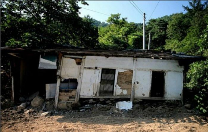 귀신 나온다는 경기도 의왕시 ‘빨간 십자가’ 그려진 흉가의 진실