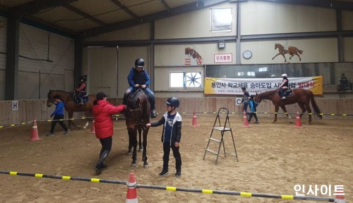“체육시간에 승마 배운다!”…전교생에게 공짜로 ‘승마’ 수업하는 초등학교