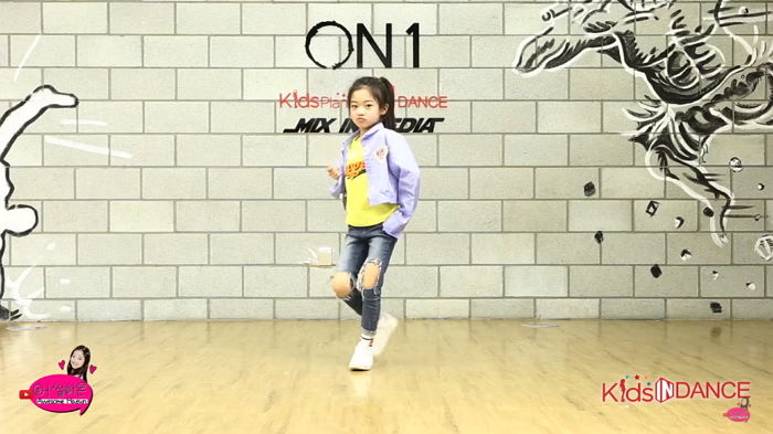 길쭉한 팔다리로 ‘아이돌 오빠’ 춤 완벽하게 따라추는 ‘댄스 신동’ 나하은