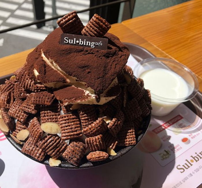 드디어 오늘(25일) 출시된 달콤+바삭 설빙 ‘첵스초코 빙수’ 리얼 후기