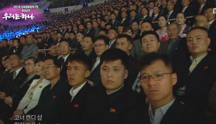 레드벨벳 ‘빨간맛’ 무대를 본 평양 주민들의 ‘엄근진’ 표정