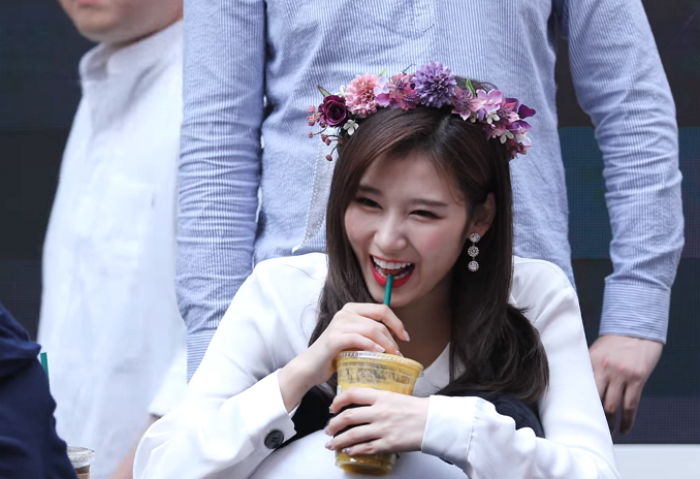 아이컨텍하고 “오빠♥”라고 부르며 팬들 심장 저격하는 트와이스 사나