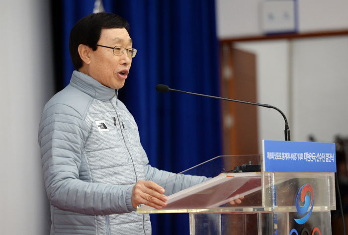 빙상연맹 회장 “못하는 놈한테 신경 덜 쓰는 게 당연”