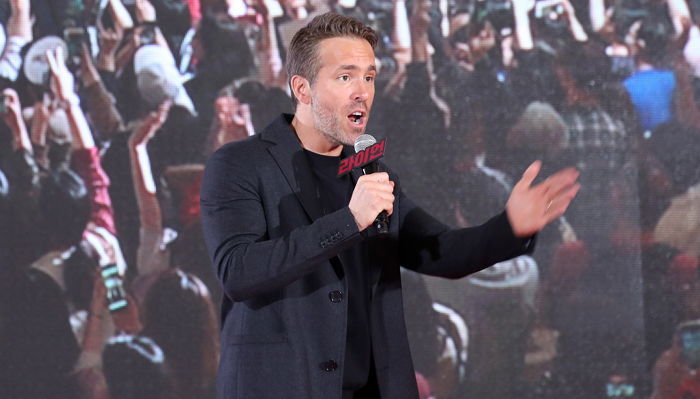 “‘데드풀2’ 성공하면 한국 소주 한병 원샷할게요!” 선언한 레이놀즈