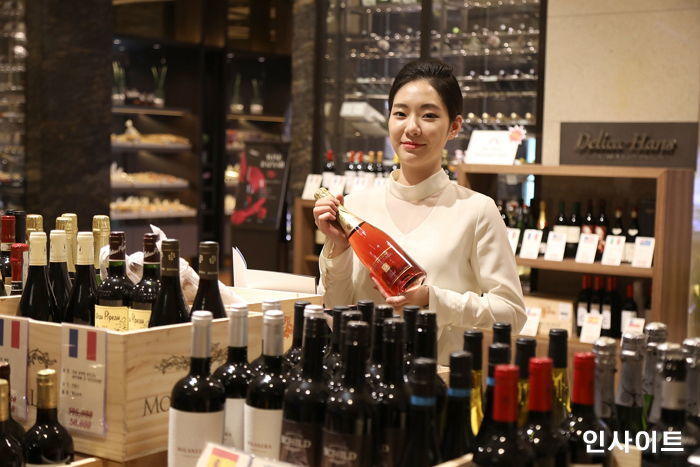 ‘가정의 달 플라워 마켓&와인 바자’ 선보이는 부산롯데호텔