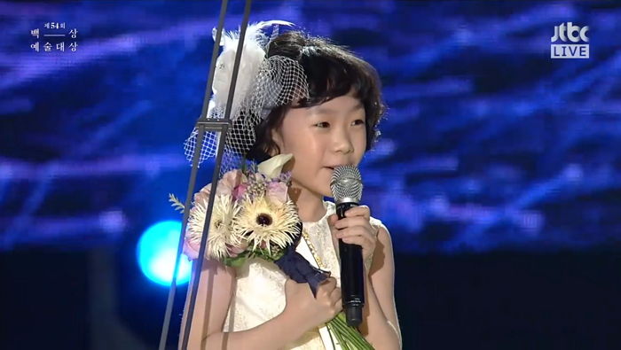 ‘모녀’로 호흡 맞춘 아역 배우 신인상 타자 ‘엄마 미소’ 짓는 이보영