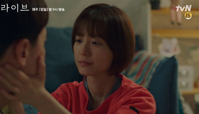 이광수에게 박력 넘치는 ‘달콤 키스’하며 사랑 확인한 ‘라이브’ 정유미