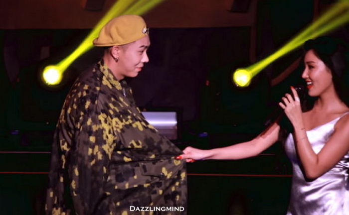 적극적으로 자기 옷 끌어당기는 화사에게 ‘심쿵’ 당해 ‘광대 승천’한 로꼬