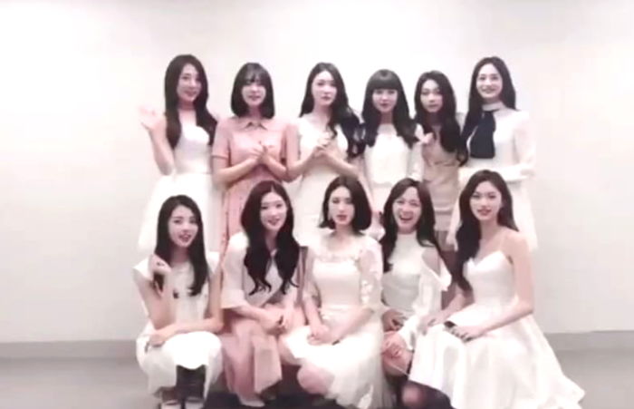 ‘데뷔 2주년’ 맞아 ‘팀 구호’ 외치며 끈끈한 우정 과시하는 아이오아이