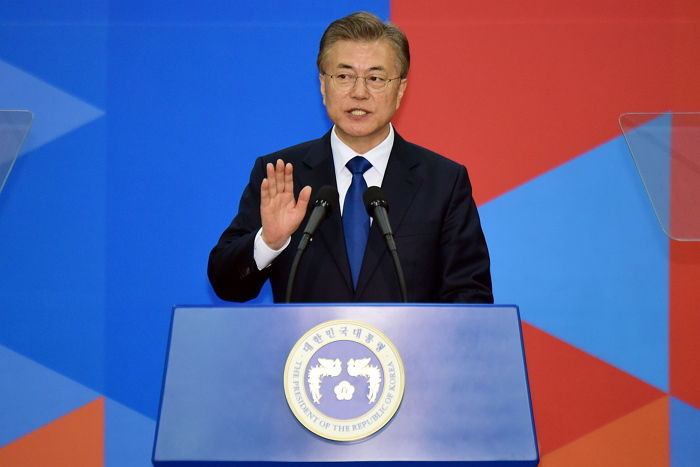 문재인 대통령 취임 후 1년 동안 있었던 9가지 ‘사건’