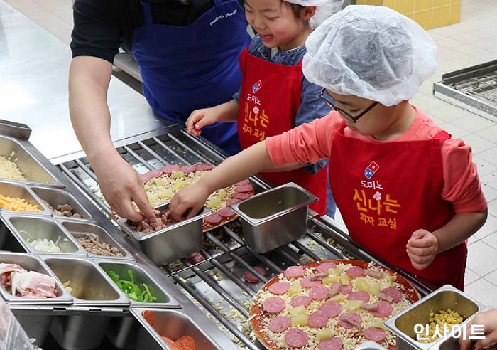 도미노피자, 아이가 엄마·아빠와 함께하는 ‘Domino’s 신나는 피자교실‘ 연다